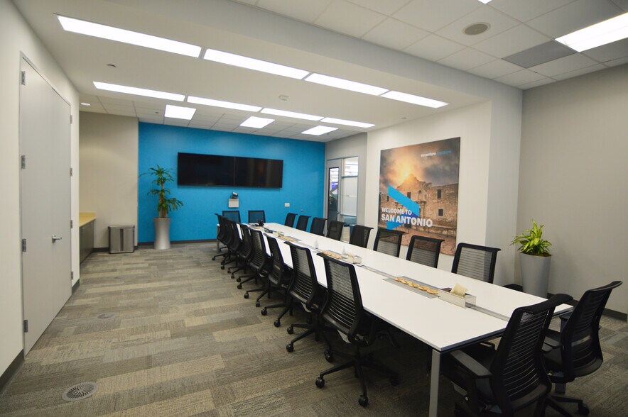 More Photos Of 6415 Babcock Rd, San Antonio Office For Lease