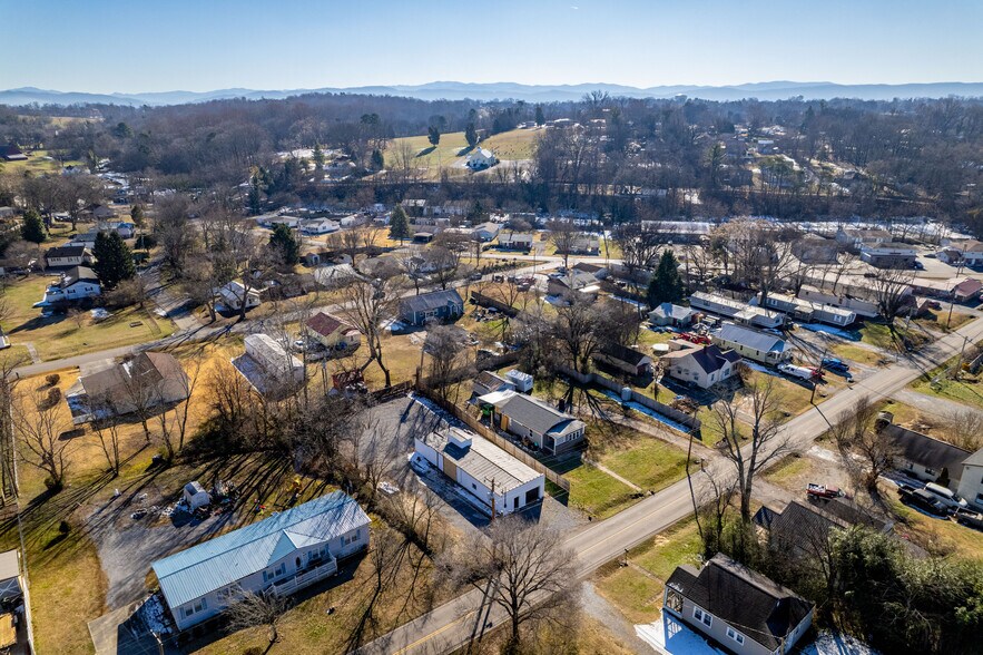 More Photos Of 2336 Old Knoxville Pike, Maryville Light Manufacturing For Sale