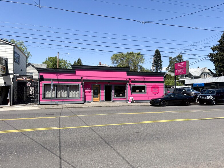 Primary Photo Of 3341-3343 SE Hawthorne Blvd, Portland Freestanding For Sale