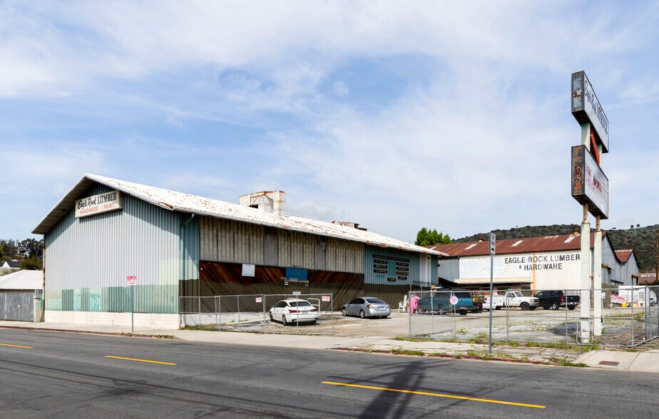 More Photos Of 2219 Fair Park Ave, Los Angeles Warehouse For Lease
