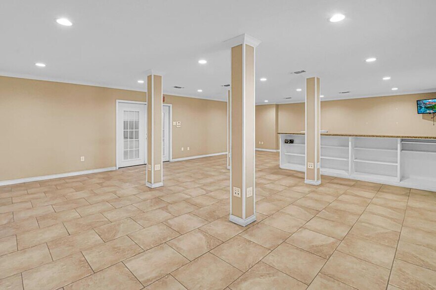 More Photos Of 3911 Brazos Ave, Odessa Warehouse For Sale