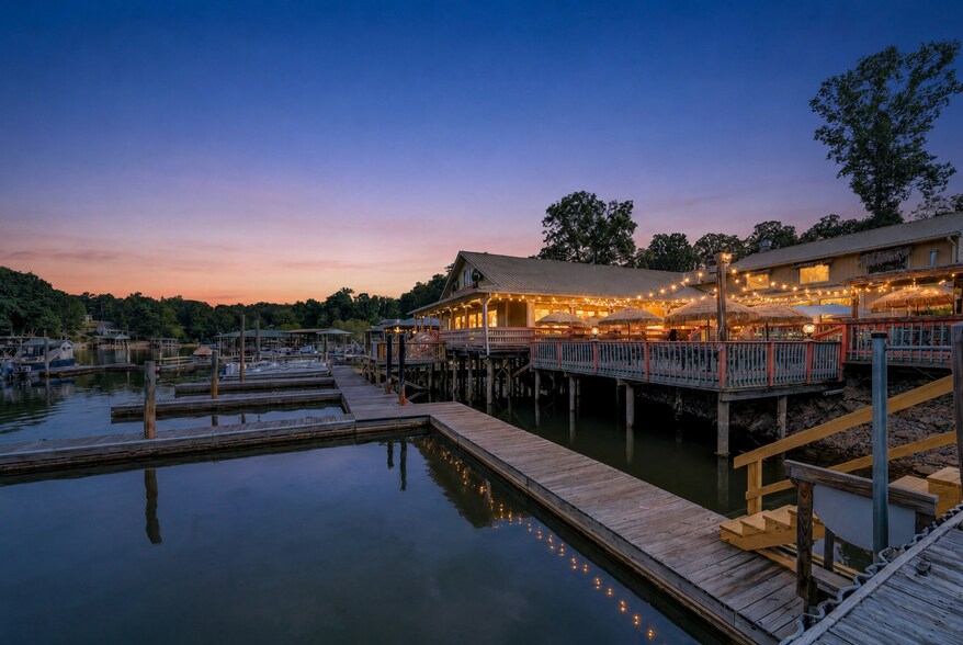 More Photos Of 1041 Harbour Inn Ln, Moneta Restaurant For Sale