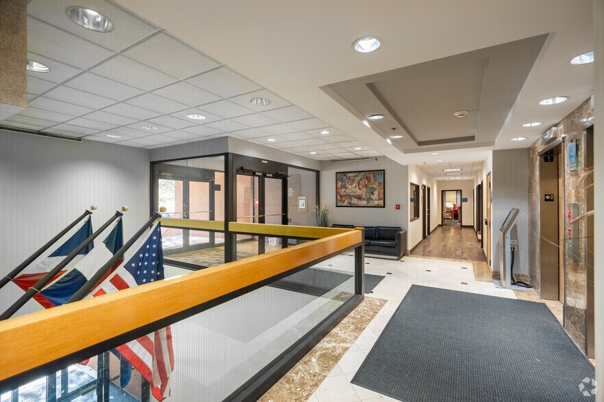 More Photos Of 2121 S Oneida St, Denver Medical For Lease