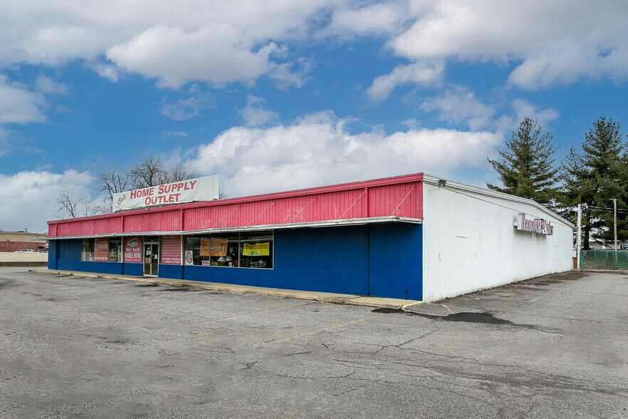 More Photos Of 523 E Lewis And Clark Pky, Clarksville General Retail For Sale