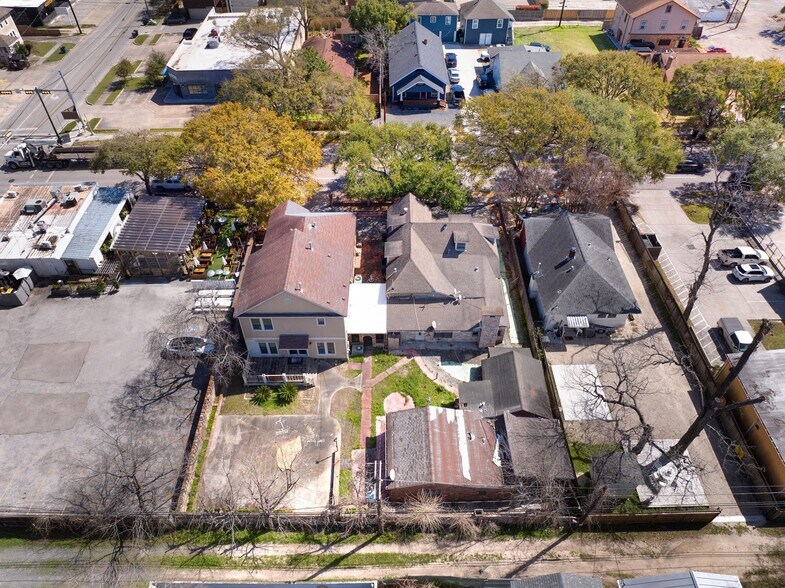 More Photos Of 1333-1335 Yale St, Houston General Retail For Sale