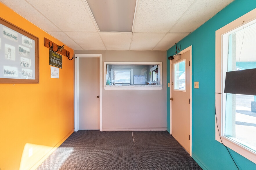 More Photos Of 1100 Main St, Knox City Hotel For Sale