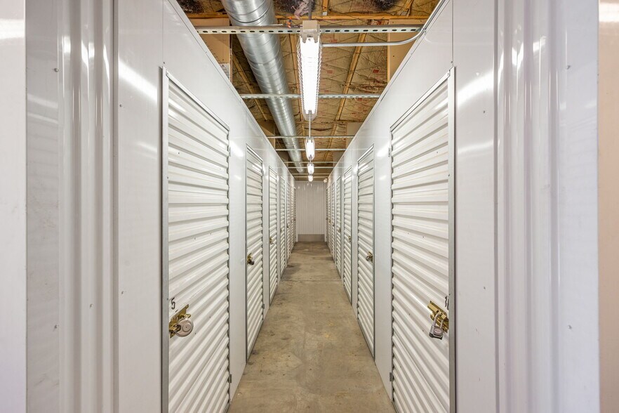 More Photos Of 811-823 S Williams Rd, Palm Springs Self Storage For Sale
