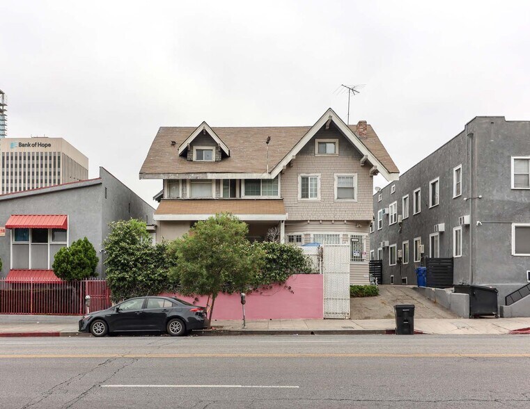 More Photos Of 2961 W 8th St, Los Angeles Land For Sale