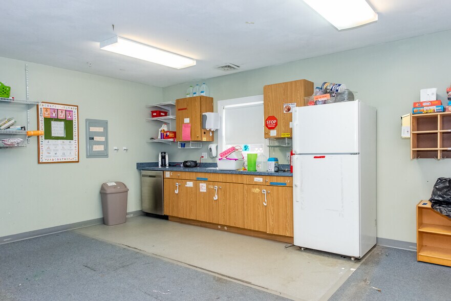 More Photos Of 105 Durham Rd, Dover Daycare Center For Sale