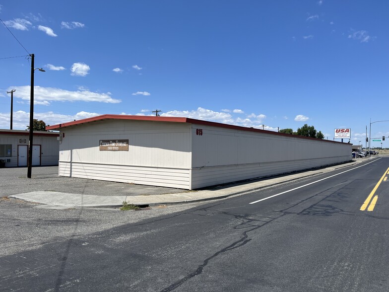 Primary Photo Of 615 N Fruitland St, Kennewick Self Storage For Sale