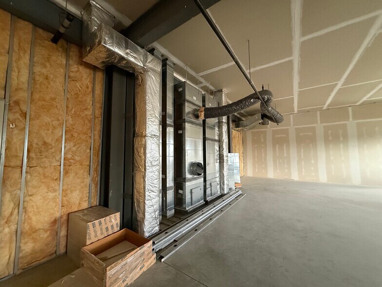 More Photos Of 7825 N Dixie Hwy, Newport Medical For Lease