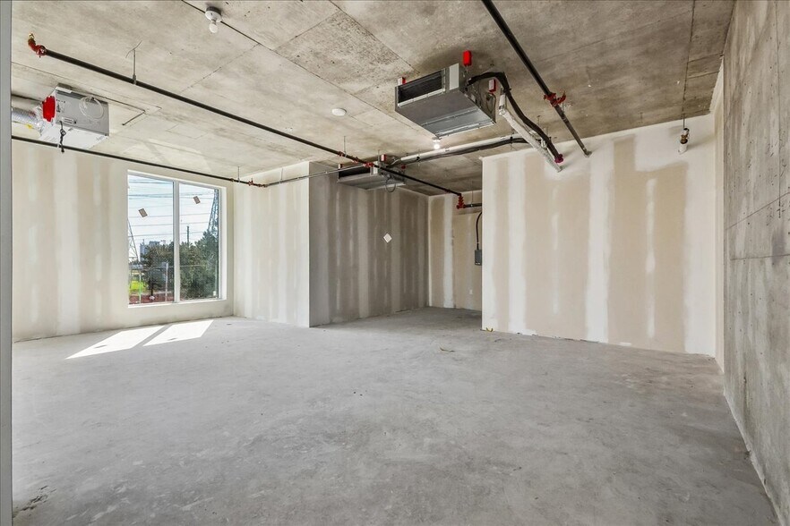 More Photos Of 600 Dixon Rd, Toronto Hotel For Sale