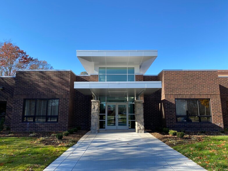 Primary Photo Of 1872 Pratt Dr, Blacksburg Office For Sale
