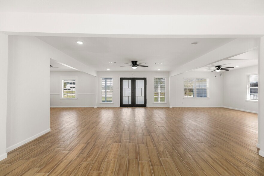 More Photos Of 14135 Huffmeister Rd, Cypress Freestanding For Lease