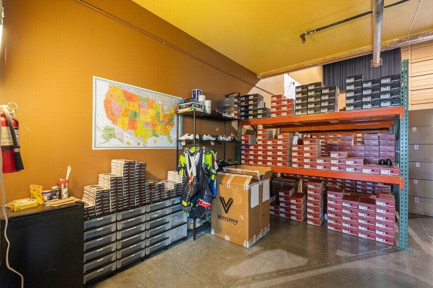 More Photos Of 28522-28528 Constellation Rd, Valencia Warehouse For Lease