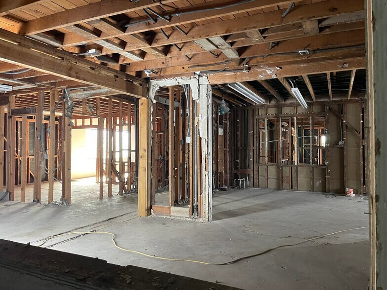 More Photos Of 10452 Magnolia Blvd, North Hollywood Storefront Retail Office For Sale