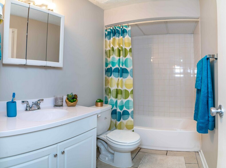 More Photos Of 810-811 Howard Ave, Jeffersonville Multifamily For Sale