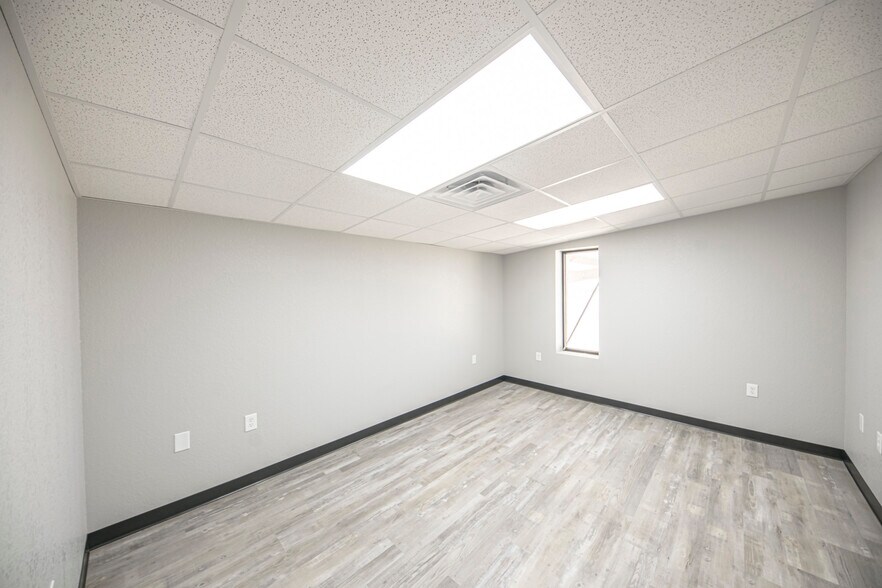 More Photos Of 16571 W Basin S, Odessa Warehouse For Sale