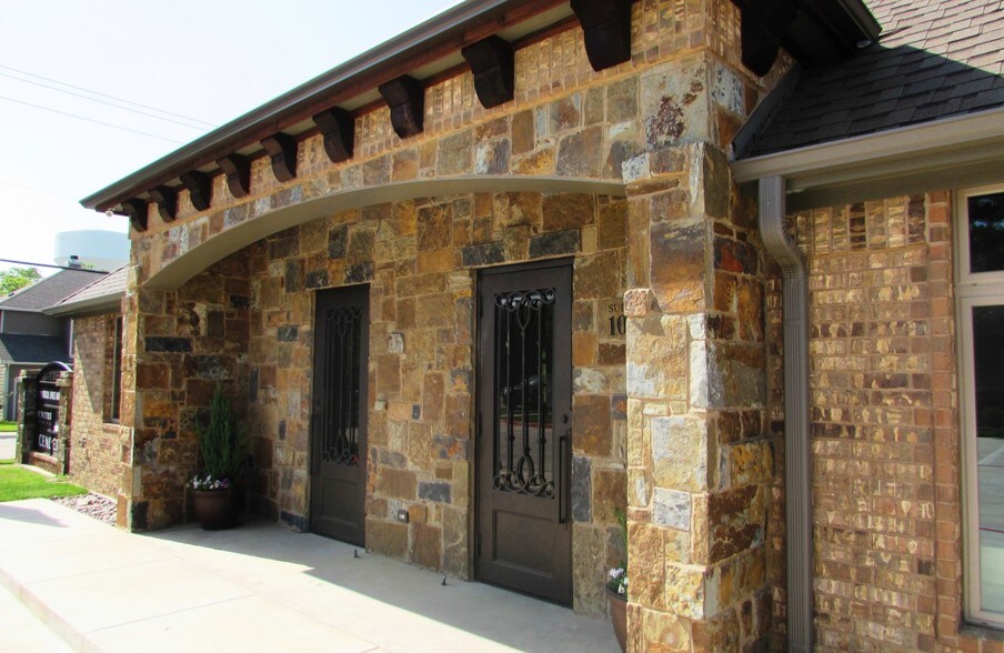 More Photos Of 414 N Main St, Grapevine Loft Creative Space For Lease