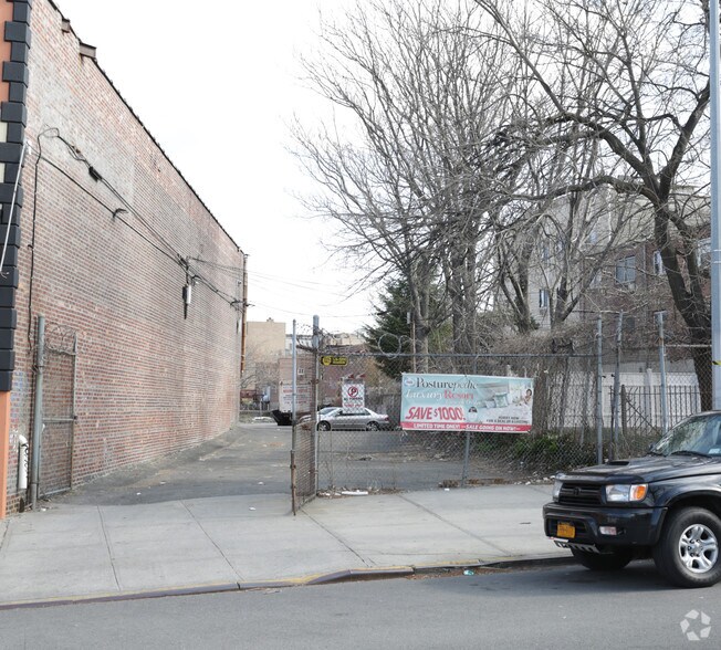 More Photos Of 2916 White Plains, Bronx General Retail For Sale