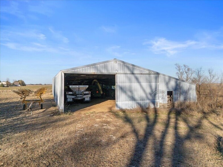 More Photos Of 21551 270th St, Mc Clelland Office For Sale