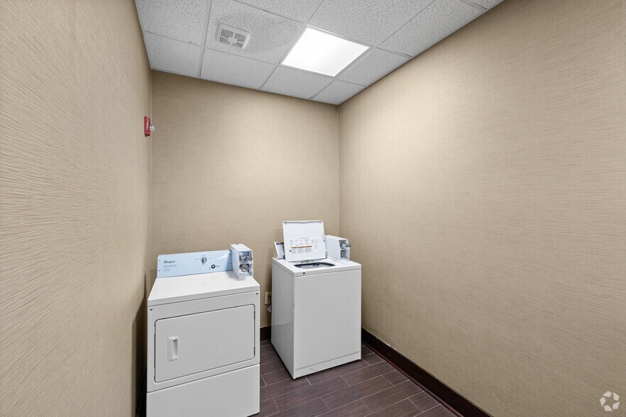 More Photos Of 215 Commerce Blvd, Midway Hotel For Sale