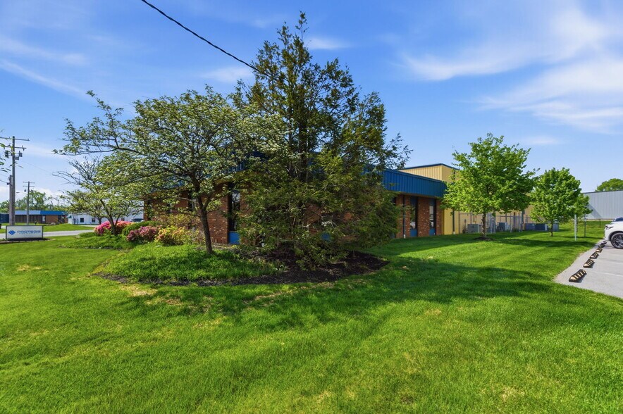 More Photos Of 1812 Cargo Ct, Louisville Warehouse For Sale