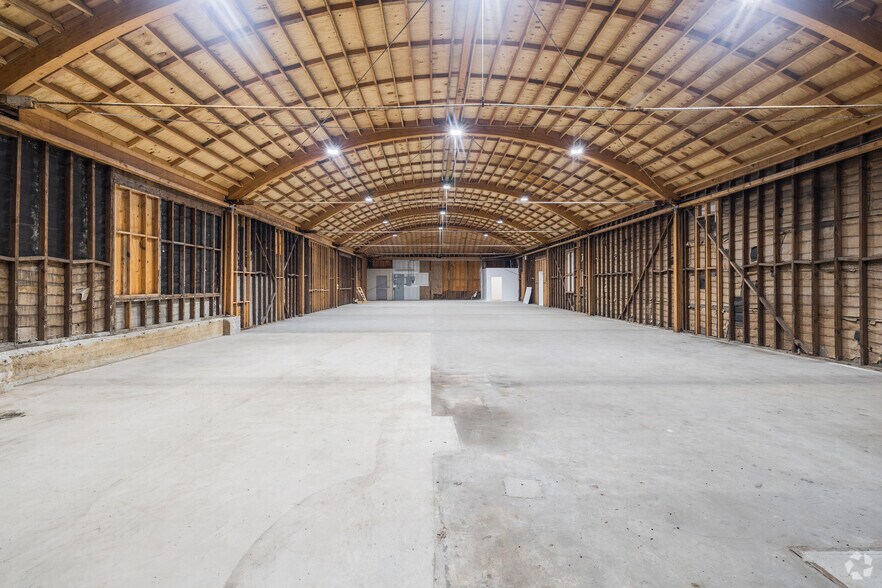More Photos Of 5701-5709 S San Pedro St, Los Angeles Manufacturing For Lease