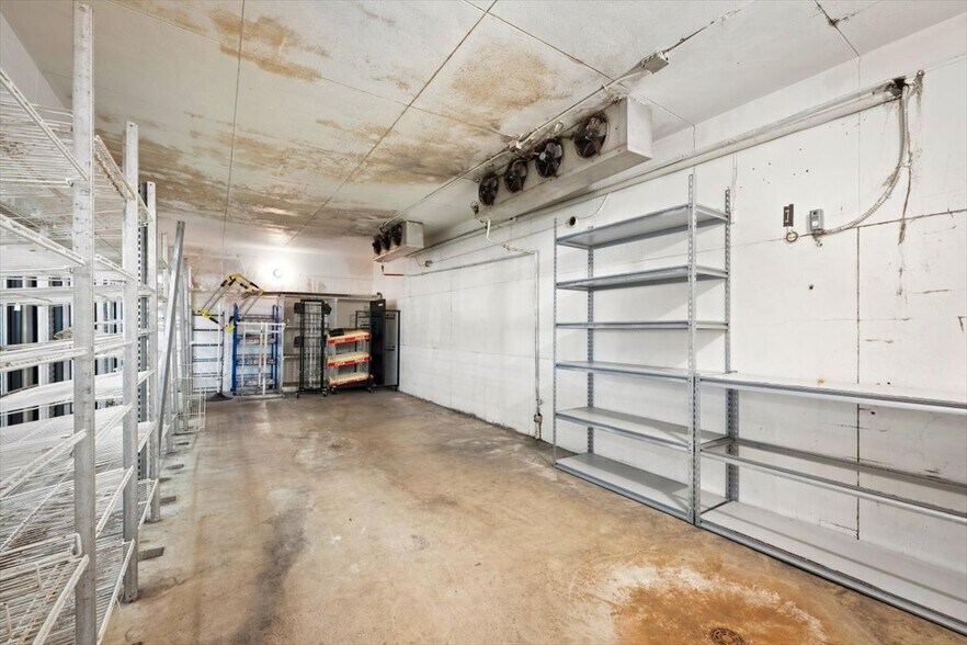 More Photos Of 20 E 9th St, Jacksonville Freestanding For Sale