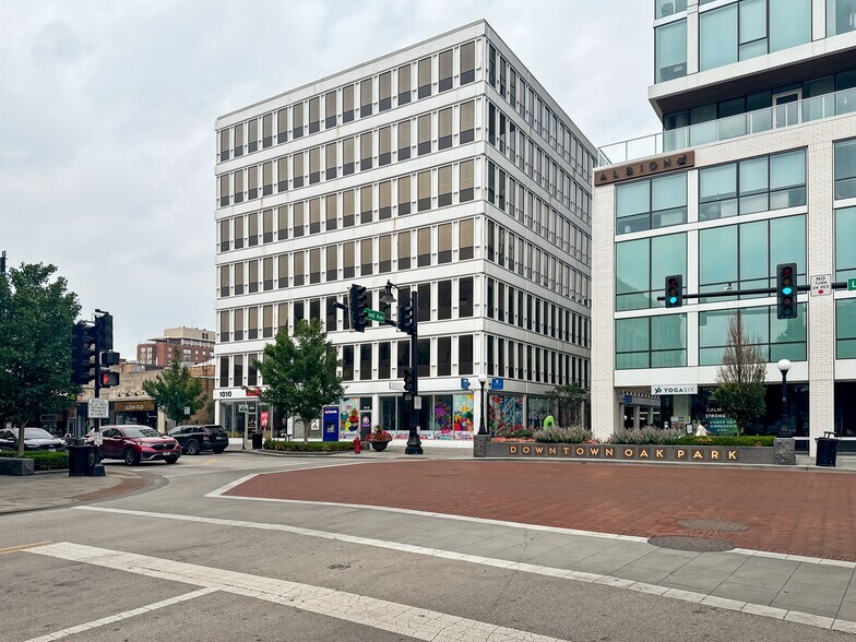 More Photos Of 1010 Lake St, Oak Park Coworking Space