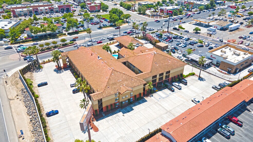 Primary Photo Of 1415 E Yosemite Ave, Manteca Hotel For Sale