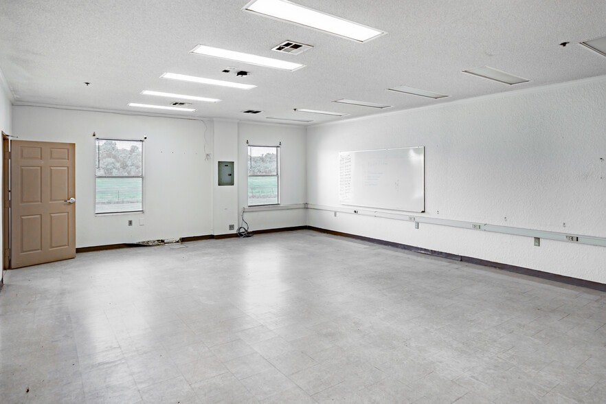 More Photos Of 11734 Jefferson Rd, Thonotosassa Schools For Sale