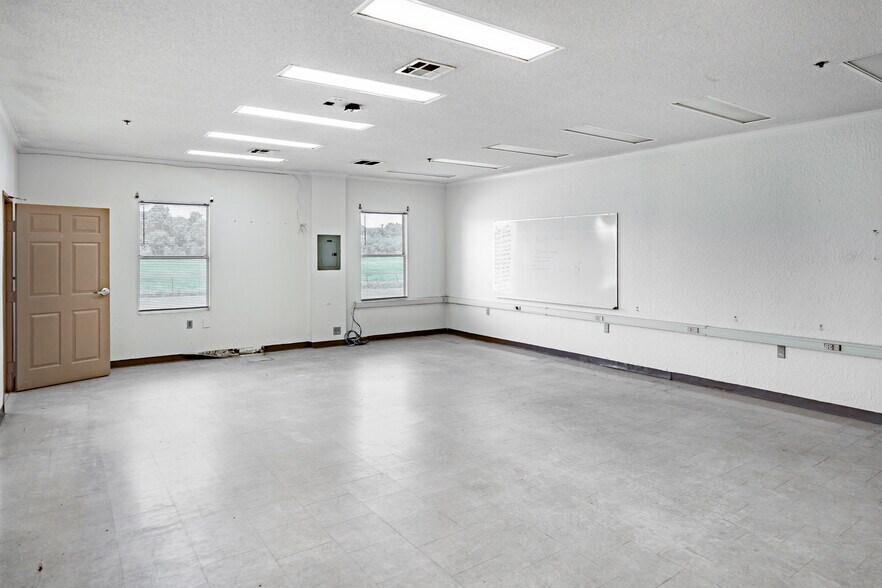 More Photos Of 11734 Jefferson Rd, Thonotosassa Schools For Sale