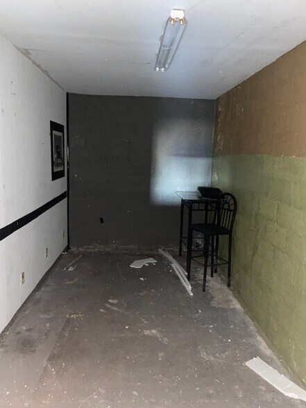 More Photos Of 10606 Warwick Blvd, Newport News General Retail For Sale