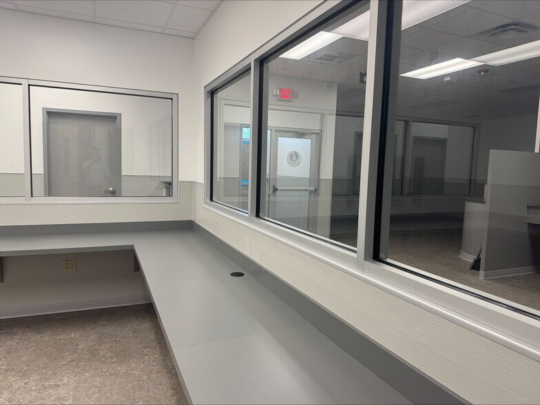More Photos Of 5510 N Belt W, Belleville Medical For Sale