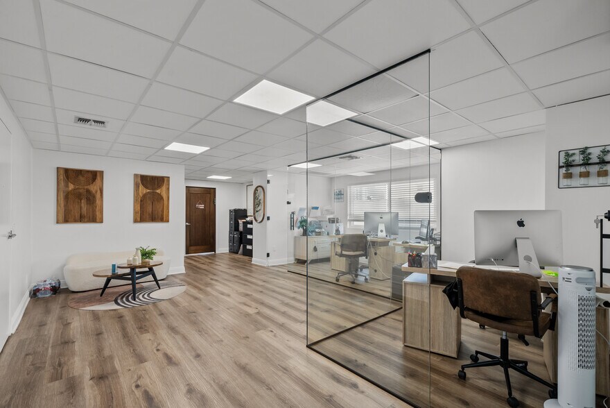 More Photos Of 14530 Hamlin St, Van Nuys Loft Creative Space For Lease