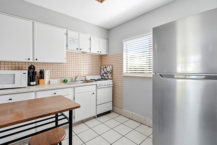 More Photos Of 11965 Gulf Blvd, Treasure Island Hotel For Sale