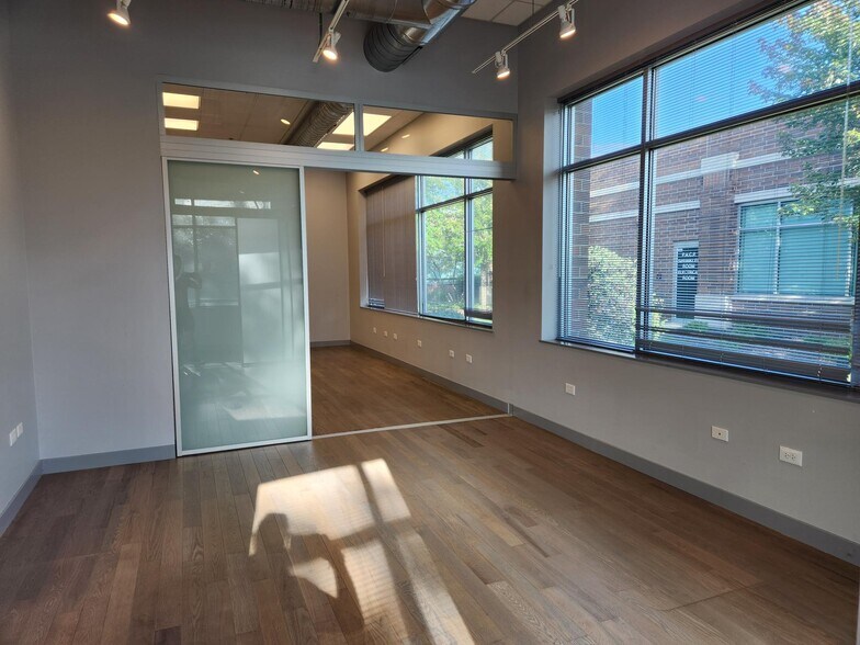 More Photos Of 2638 Patriot Blvd, Glenview Office For Lease