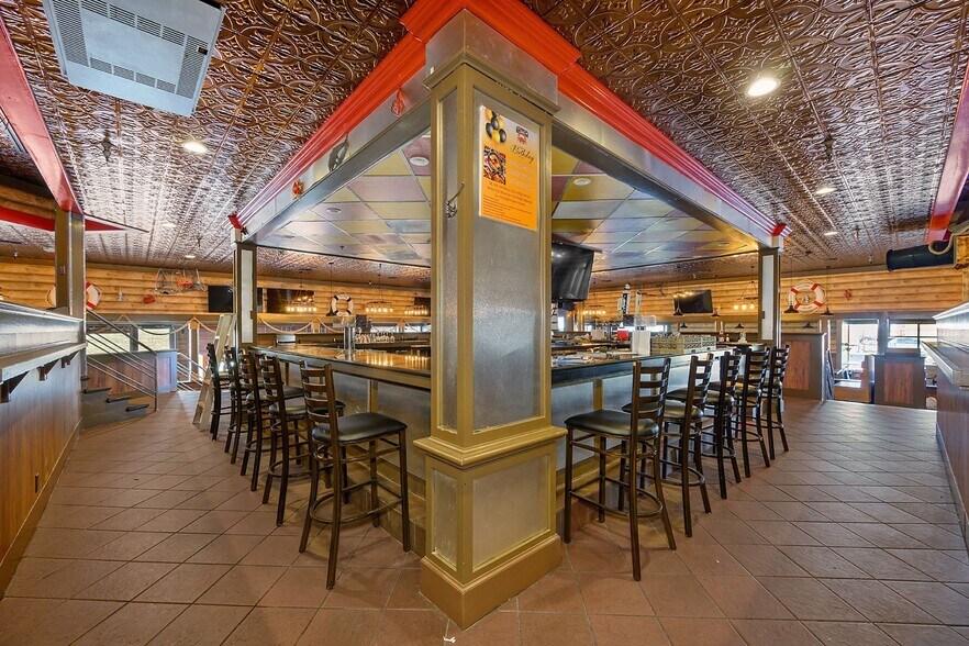 More Photos Of 11340 Princeton Pike, Cincinnati Restaurant For Lease