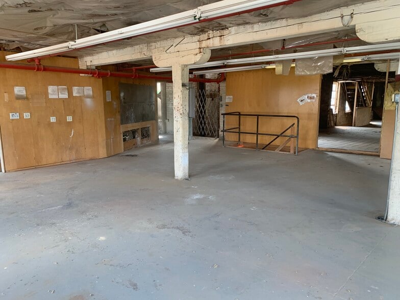 More Photos Of 125 N Market St, Petersburg Warehouse For Sale
