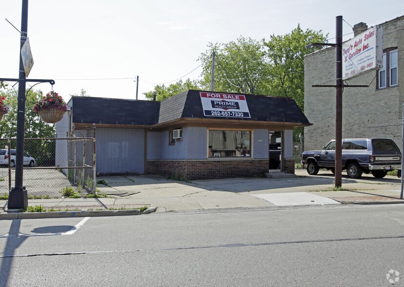 Primary Photo Of 1323 Washington Ave, Racine Auto Dealership For Sale