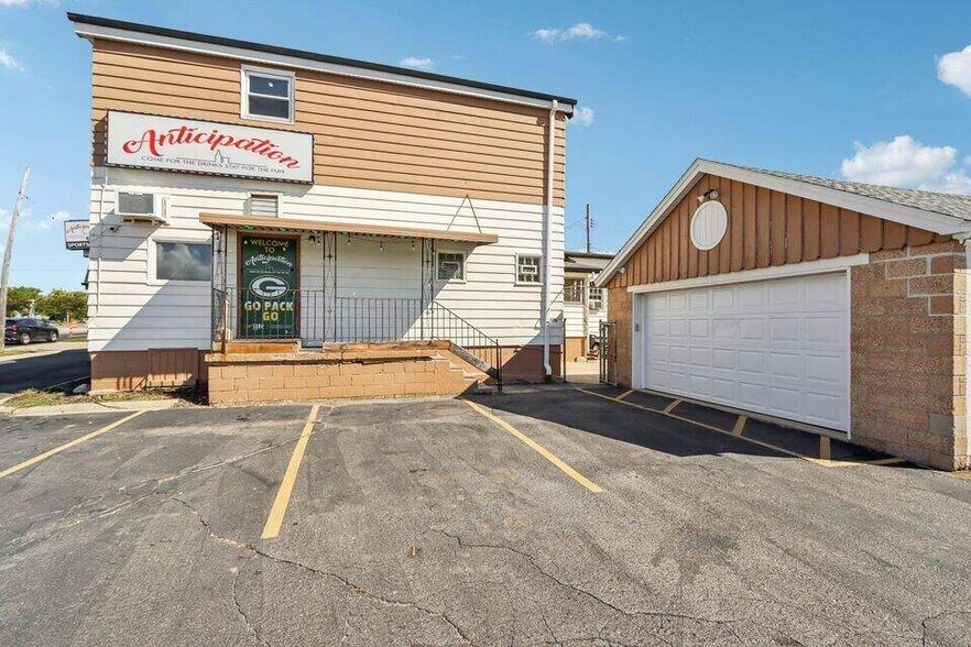 More Photos Of 6218 S 27th St, Milwaukee Restaurant For Sale