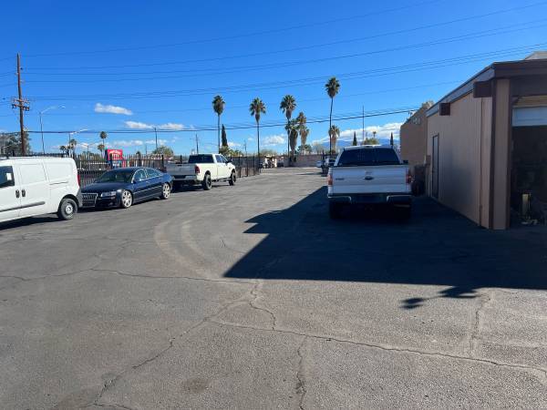 More Photos Of 1802 S Craycroft Rd, Tucson Auto Dealership For Lease