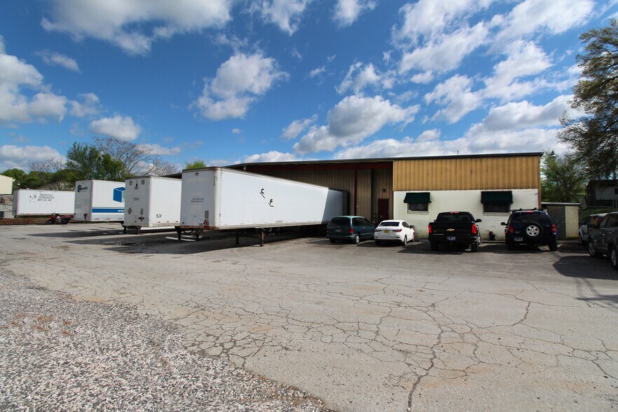More Photos Of 2129 Chipman St, Knoxville Warehouse For Lease