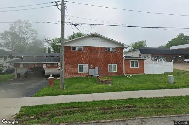 Primary Photo Of 1210 A Ave E, Oskaloosa Hotel For Sale