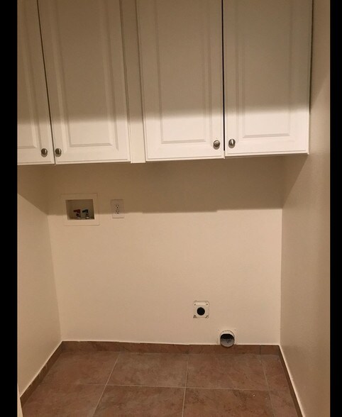 More Photos Of 5440 Tolentino Dr, Las Vegas Light Manufacturing For Lease