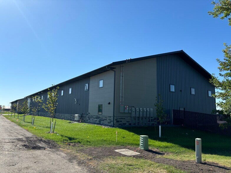 More Photos Of 1301 Main Avenue SE, Moorhead Flex For Sale