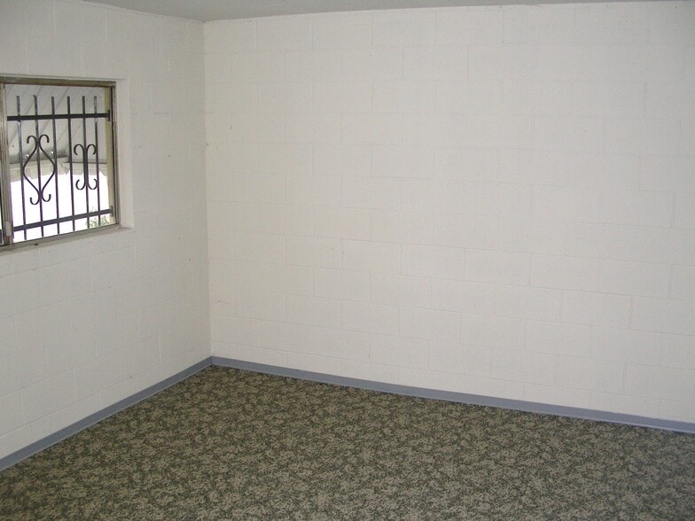 More Photos Of 4664 E Waterloo Rd, Stockton Warehouse For Lease