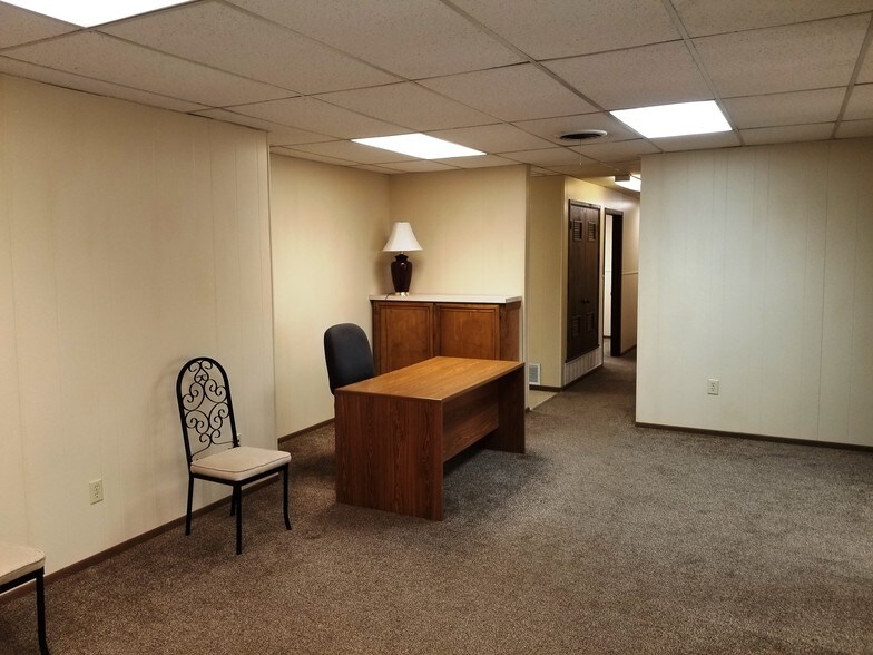 More Photos Of 240 S Mockingbird Ln, Abilene Office For Lease