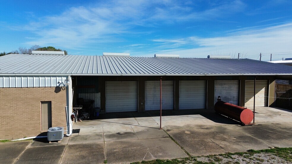More Photos Of 3412 Lockheed St, Pearland Auto Salvage Facility For Sale